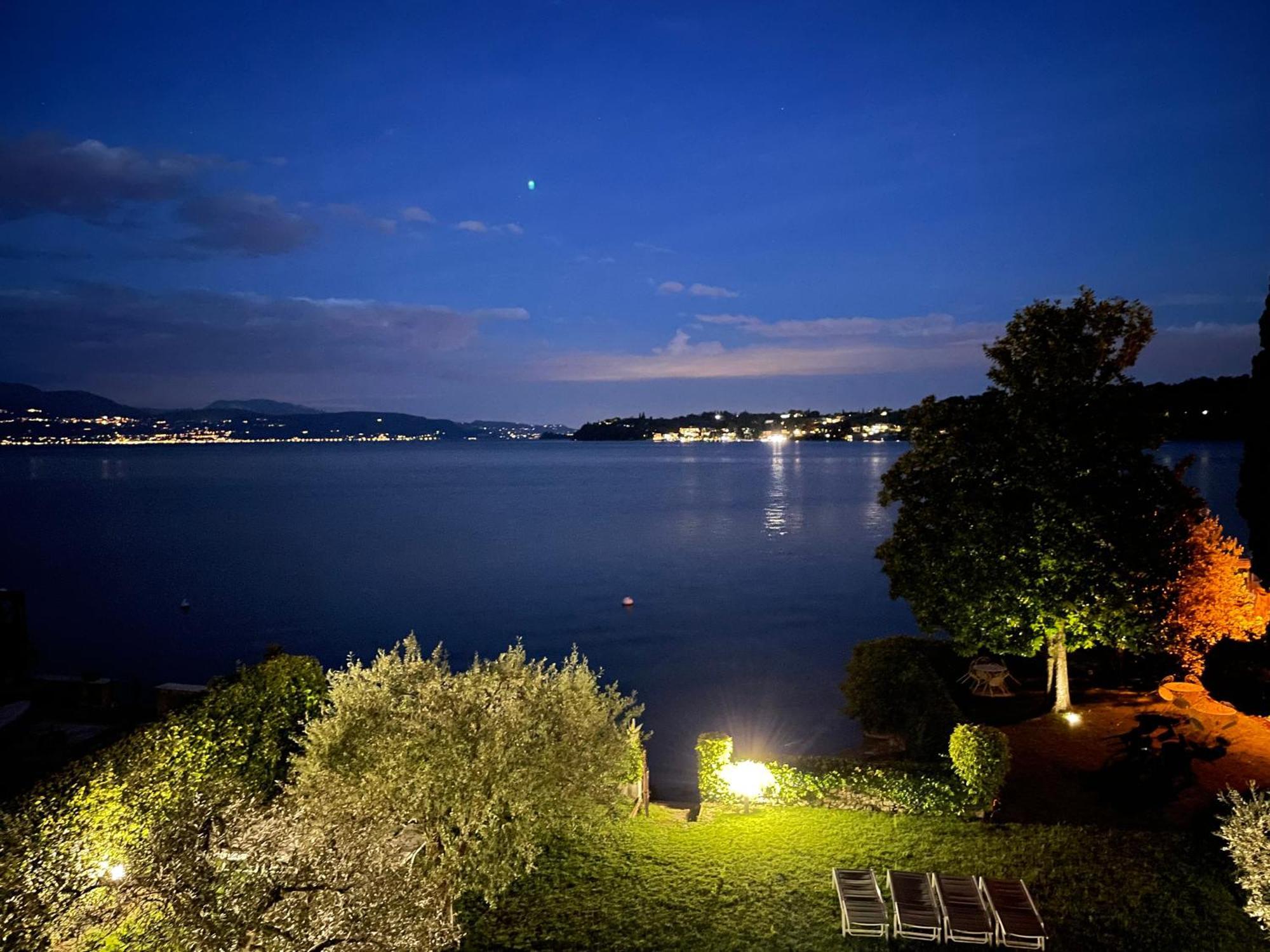 Luxury Lakeside Apartment Right On The Water Salò Extérieur photo