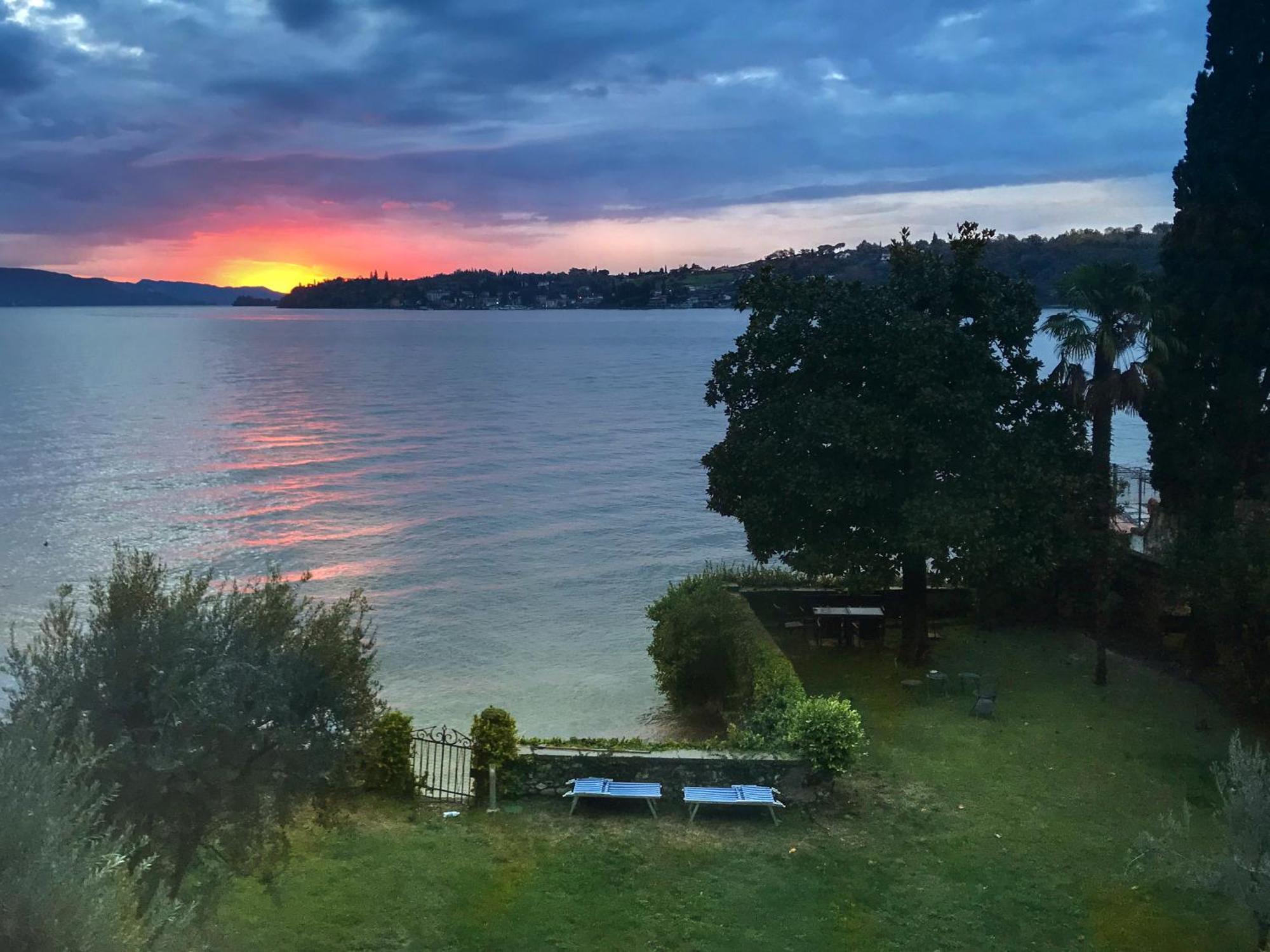 Luxury Lakeside Apartment Right On The Water Salò Extérieur photo