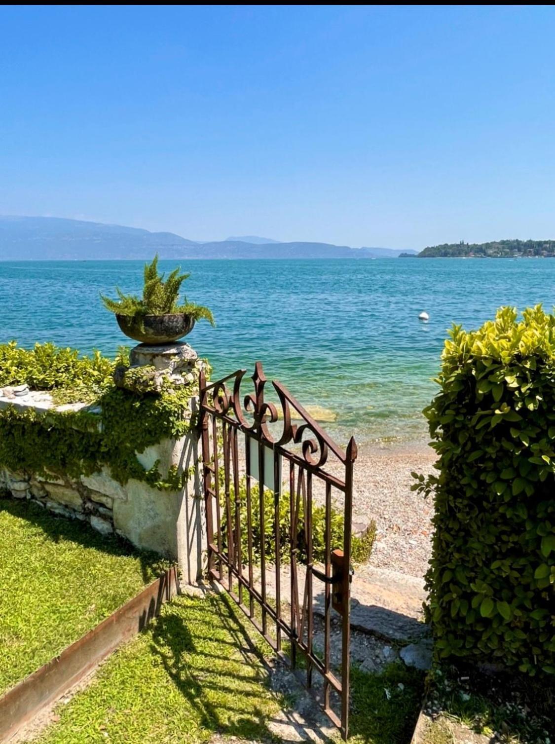 Luxury Lakeside Apartment Right On The Water Salò Extérieur photo