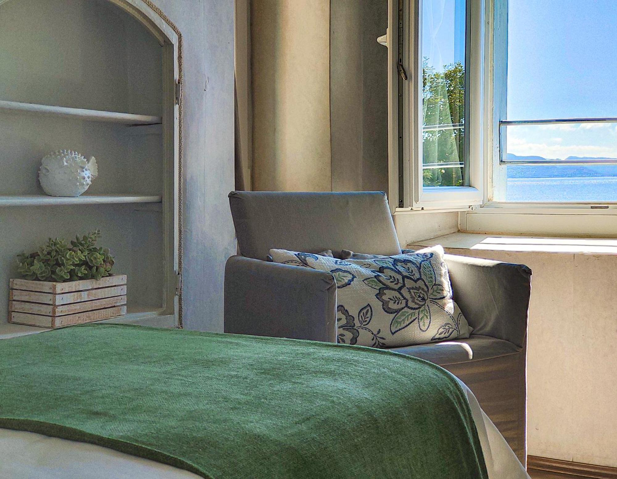 Luxury Lakeside Apartment Right On The Water Salò Extérieur photo